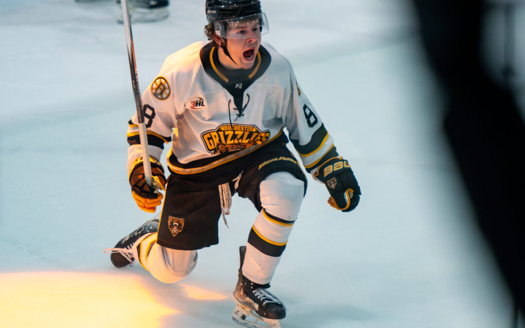 Grizzlies split with Woodsmen, secure points in four straight contests