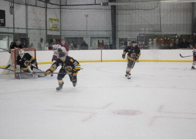 Grizzlies frighten Woodsmen with 8-1 offensive outburst